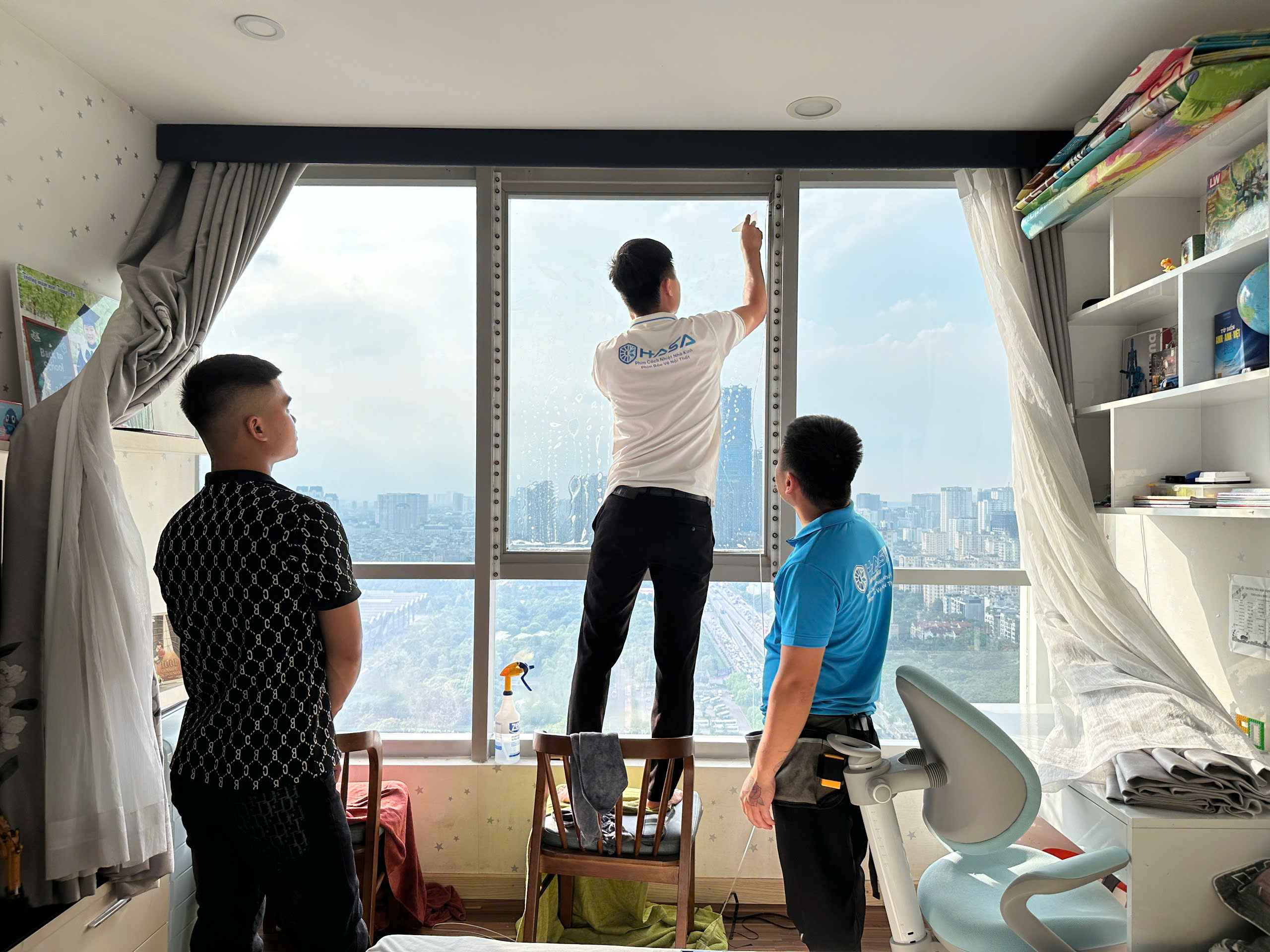 Dán phim chống nóng kính nhà cho Homestay