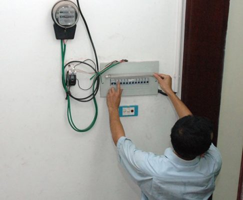 Bí quyết đảm bảo an toàn cho các thiết bị điện, điện tử trong gia đình vào ngày mưa