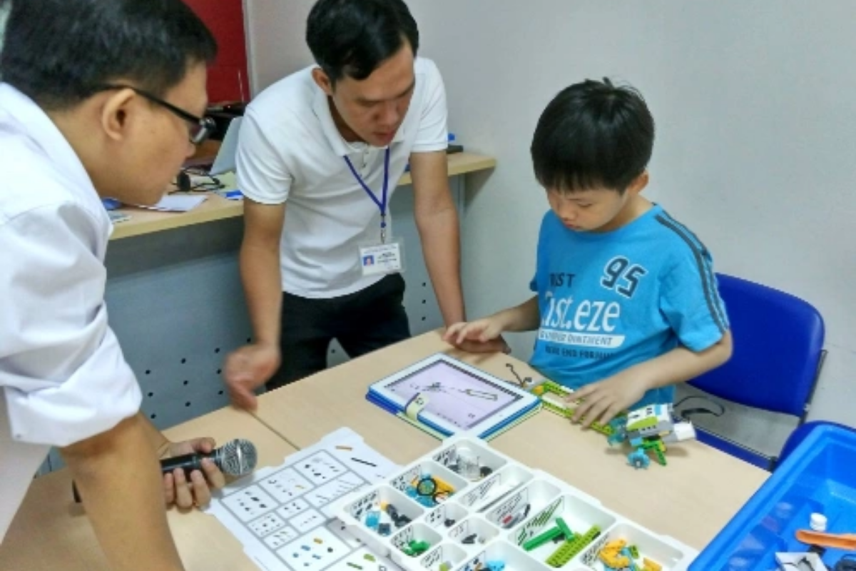 khoa-hoc-robotics-tu-hoc-lap-trinh